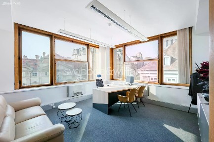 Pronájem kanceláře 596 m²