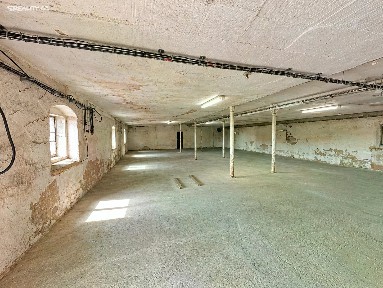 Pronájem skladového prostoru 1830 m²