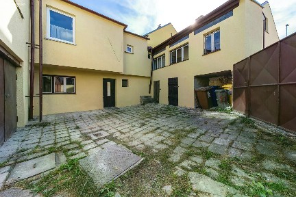Prodej činžovního domu 221 m²