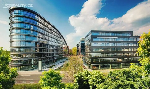 Pronájem kanceláře 600 m²