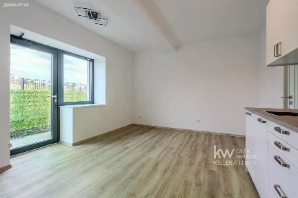 Pronájem bytu 1+kk 30 m² Douchova, Praha - Uhříněves