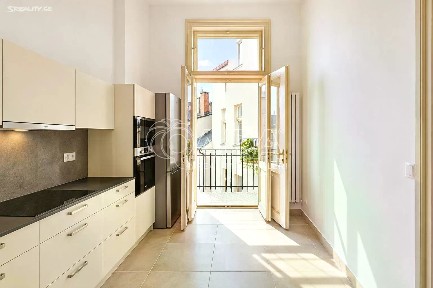 Pronájem bytu 2+1 84 m² Kaprova, Praha - Staré Město