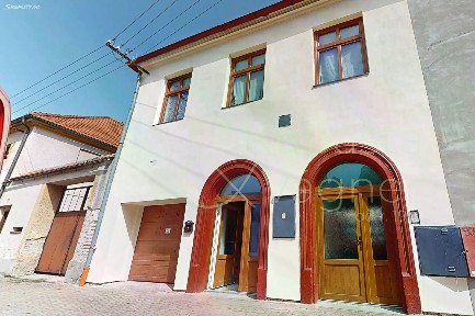 náměstí Josefa Haška, Chroustovice