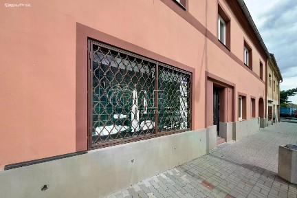Masarykova, Postoloprty