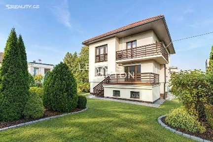 Pronájem rodinného domu 273 m², pozemek 824 m²