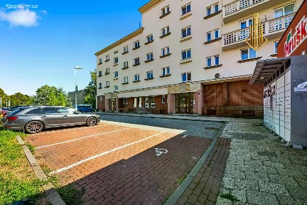 Labská kotlina, Hradec Králové