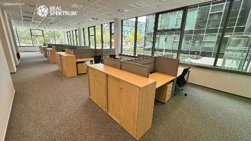 Pronájem kanceláře 557 m²