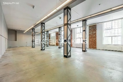 Pronájem kanceláře 468 m²