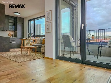 Pronájem bytu 1+kk 38 m²