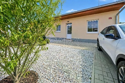 Pronájem rodinného domu 80 m², pozemek 379 m²