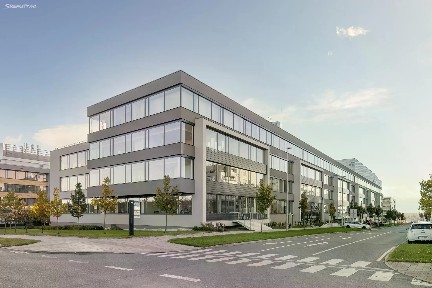 Pronájem kanceláře 2427 m²