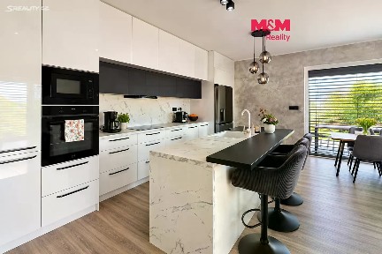Pronájem bytu 4+kk 100 m²