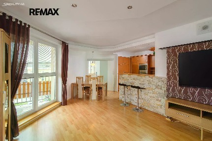 Pronájem bytu 4+kk 87 m²