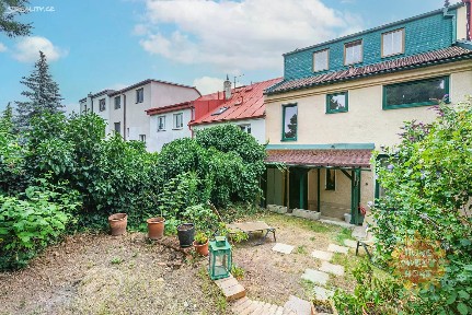 Pronájem rodinného domu 265 m², pozemek 140 m²