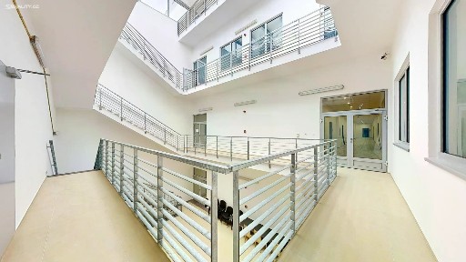 Pronájem kanceláře 1700 m²