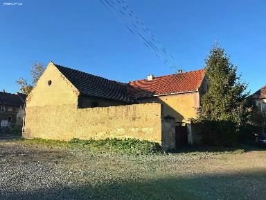 náměstí Pod Lipami, Zlonice