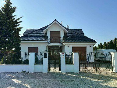 Maková, Šestajovice