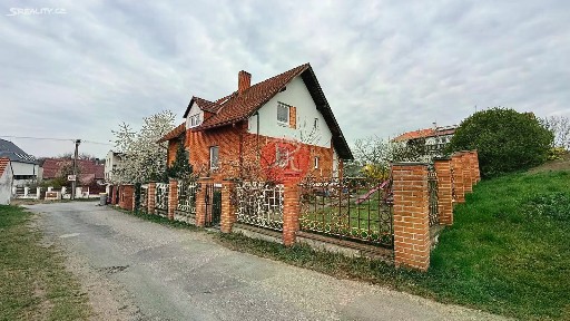 Školní, Veltruby