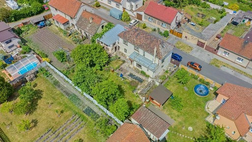 V Sejtí, Všetaty