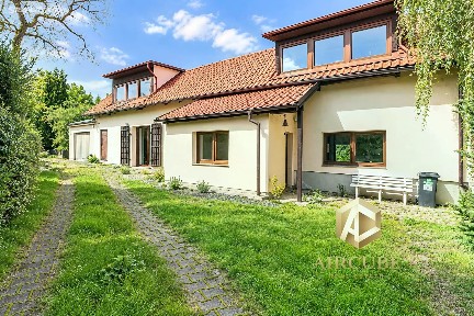 Pronájem rodinného domu 204 m², pozemek 275 m²