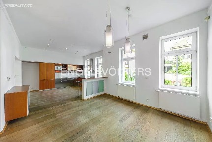 Pronájem rodinného domu 514 m², pozemek 644 m²
