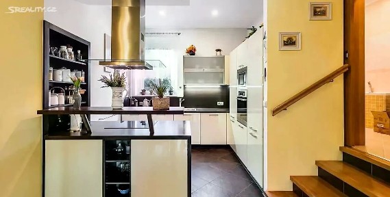 Pronájem vily 1300 m², pozemek 1022 m²