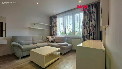 Pronájem bytu 1+1 37 m²
