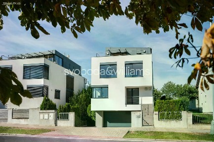 Prodej rodinného domu 345 m², pozemek 486 m²