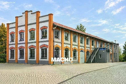 Pronájem kanceláře 370 m²