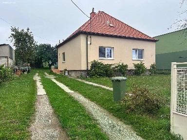 Pronájem rodinného domu 100 m², pozemek 1000 m²