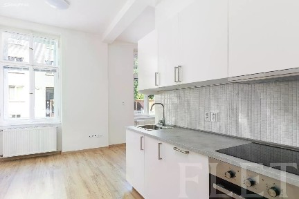 Pronájem bytu 1+kk 37 m²