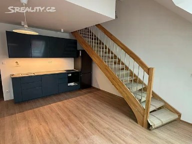 Pronájem bytu 6 pokojů a více 142 m²