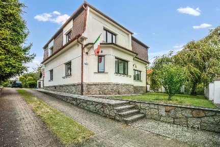 Prodej rodinného domu 215 m², pozemek 1960 m²