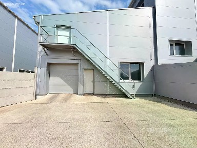 Pronájem výrobní haly, prostoru 330 m²