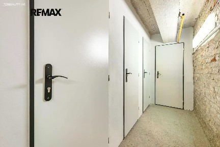 Pronájem skladového prostoru 2 m²