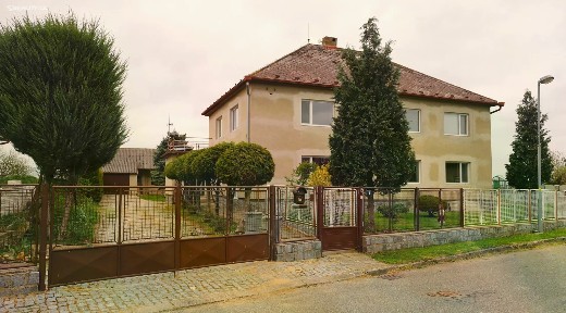Prodej rodinného domu 280 m², pozemek 980 m²
