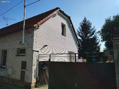 Nádražní, Břvany