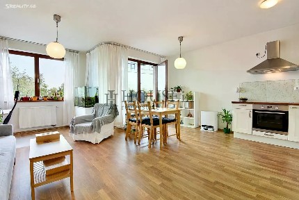 Jitravská, Praha - Střížkov