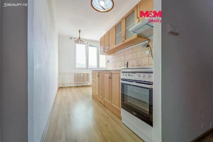 1. máje, Hrádek - Nová Huť