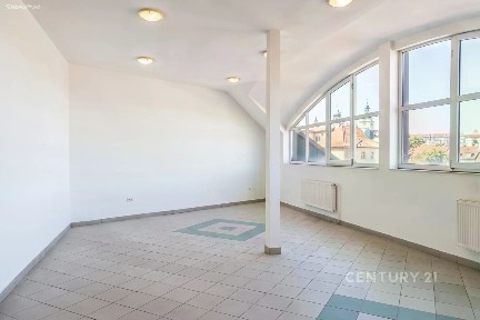 Pronájem kanceláře 450 m²