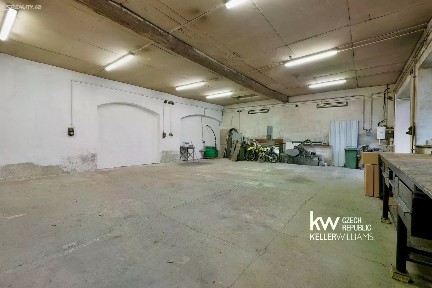 Pronájem skladového prostoru 100 m²