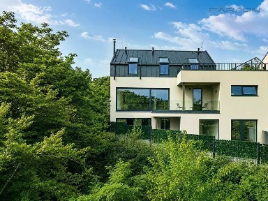 Prodej rodinného domu 304 m², pozemek 362 m²
