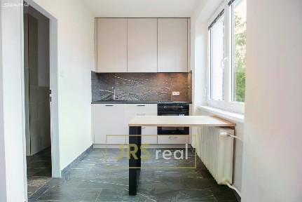 Pronájem bytu 1+kk 32 m²