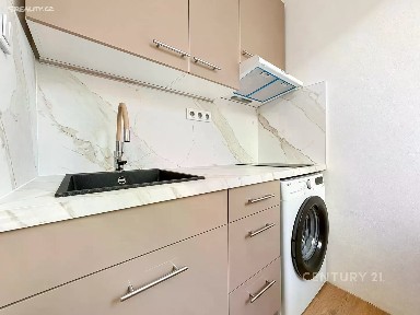 Pronájem bytu 1+kk 27 m²