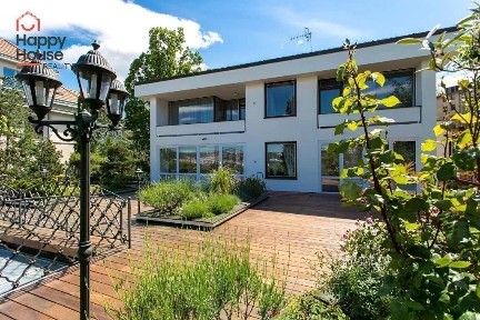 Pronájem rodinného domu 240 m², pozemek 820 m²