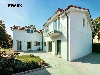 Prodej rodinného domu 244 m², pozemek 849 m²