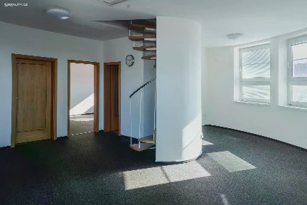 Pronájem kanceláře 98 m²