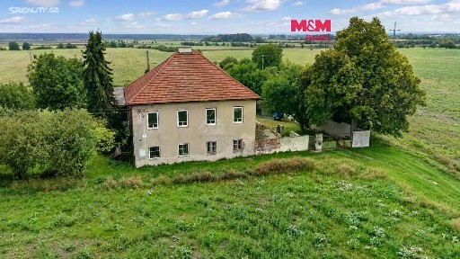 Prodej rodinného domu 300 m², pozemek 2366 m²