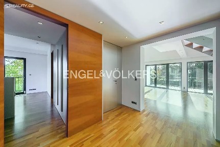 Pronájem bytu 4+kk 175 m²