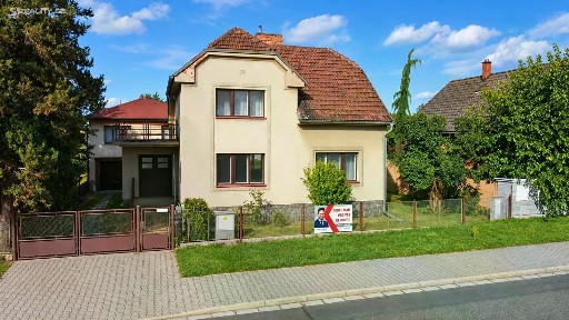 Prodej rodinného domu 258 m², pozemek 888 m²